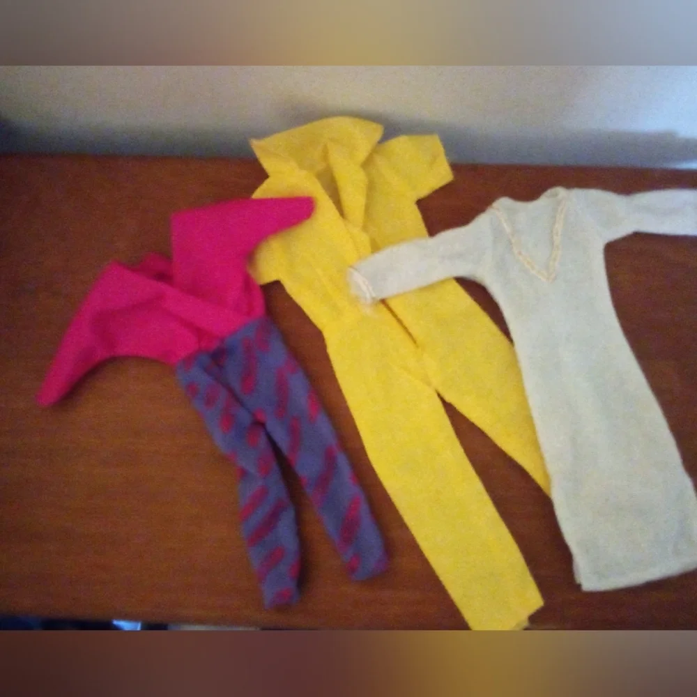 Lot Of Mixed Vintage Newer Barbie Clothing 31 Pieces